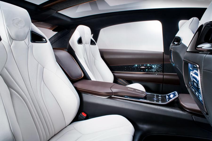Интерьер Lexus LF-1 Limitless 2018 года  (фото 35 из 72)